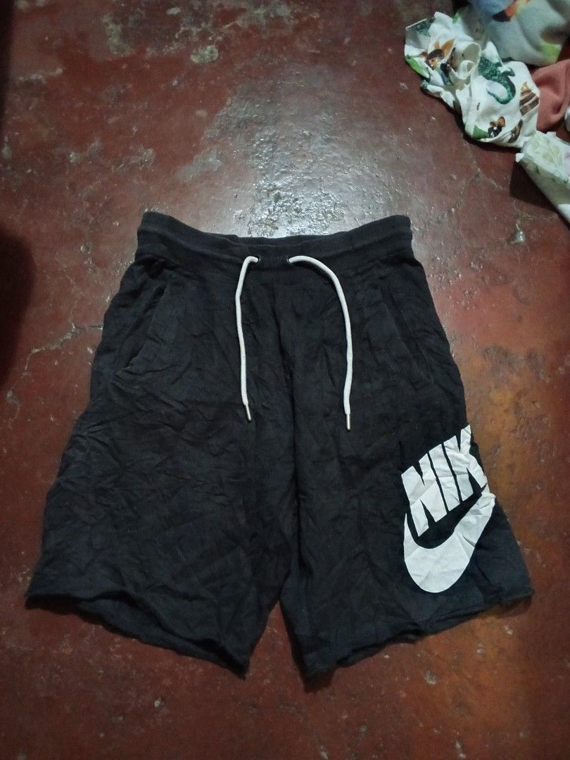 Nike alumnia (Category: Shorts) located in Manila. Submitted by tcbukay_zxc25 (Listing ID 1469338369, Image 1). Description: Nike alumnia size xs youth size good condition.