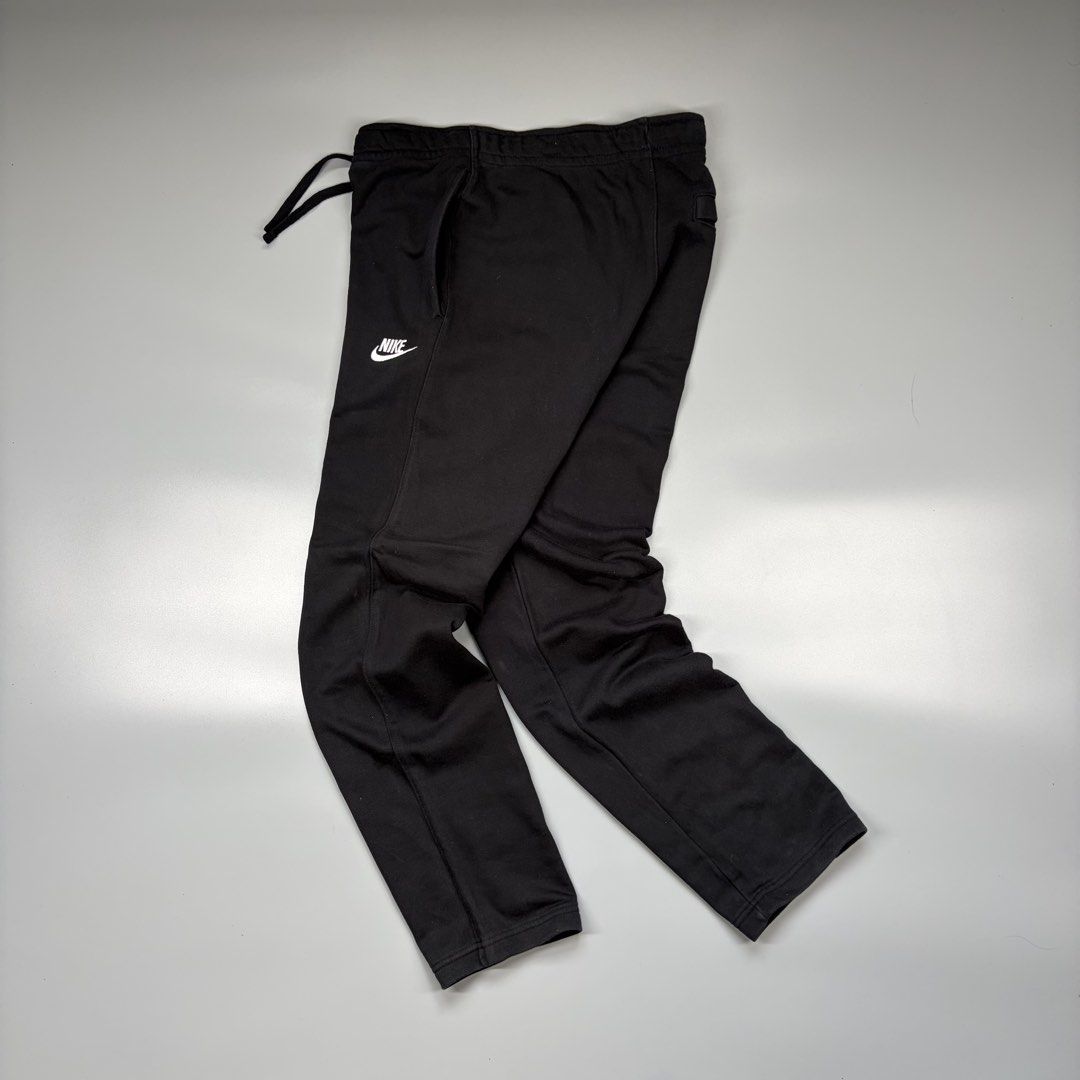 Nike AS Club Pant (Category: Activewear) located in Cavite. Submitted by onebeancent (Listing ID 1469291572, Image 2). Description: Size: Small (30 to 34 Waistline) Dimension: 37" Length | 7" Hem Color: Black Color Rate: 10/10 Issue: None Condition: Like new‼️ Price: 850php Additional Shipping Fee (J&T Medium Pouch) 125php Luzon 145php visayas 185php mindanao.
