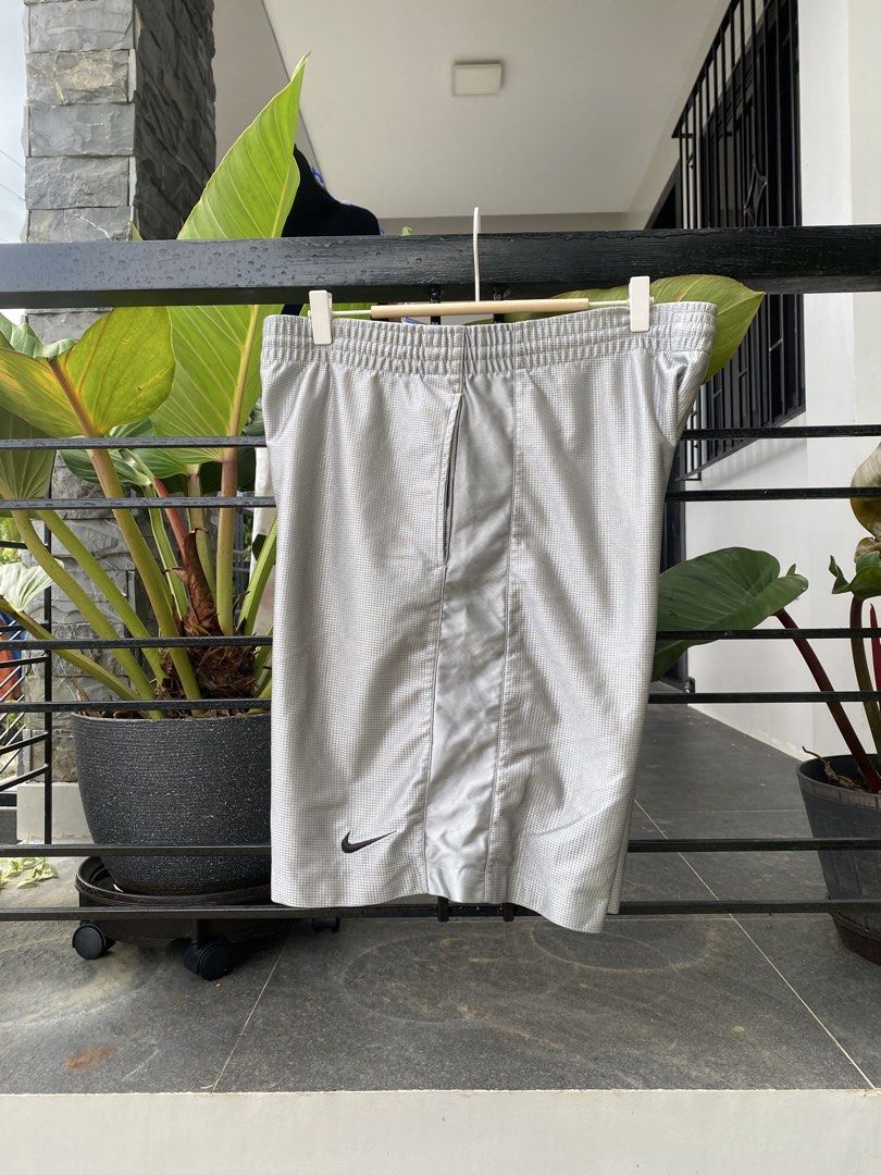 Nike Basketball Shorts Grey Size M (Category: Shorts) located in Roxas City. Submitted by dua-garments23 (Listing ID 1469208262, Image 1). Description: - Brand: Nike Basketball - Size: Medium (Made in Thailand) - Color: Grey with solid side panels - Design: Elastic waistband with textured grid pattern, small black swoosh logo on left hem.