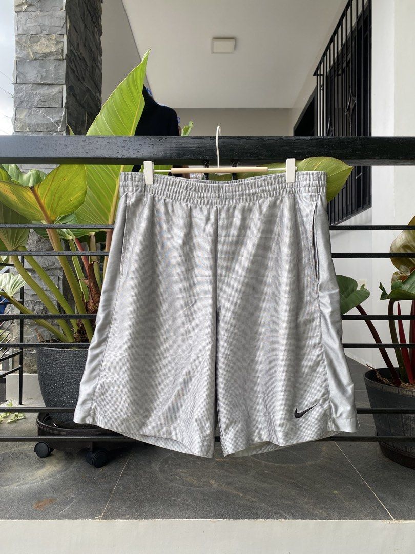 Nike Basketball Shorts Grey Size M (Category: Shorts) located in Roxas City. Submitted by dua-garments23 (Listing ID 1469208262, Image 2). Description: - Brand: Nike Basketball - Size: Medium (Made in Thailand) - Color: Grey with solid side panels - Design: Elastic waistband with textured grid pattern, small black swoosh logo on left hem.