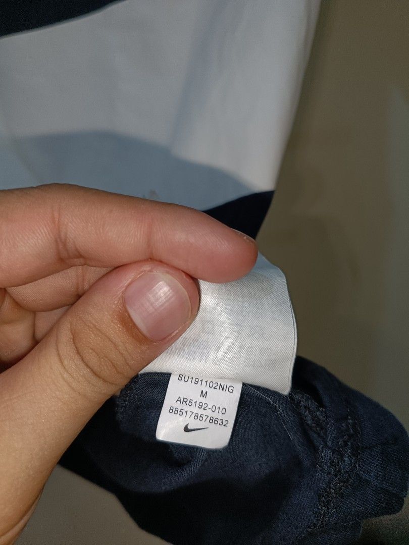 Nike Big Swoosh (Category: Tshirts & Polo Shirts ) located in Makati City. Submitted by ivsseyow03 (Listing ID 1469278932, Image 3). Description: Black Nike t-shirt with a massive white Swoosh graphic across the front. Size medium. Style code AR5192-010 from the SU19 collection. Standard crew neck and short sleeves. Soft cotton material. Clean inside and out. Measurements or extra info available upon request..