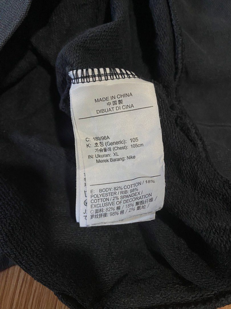 Nike Big Swoosh Sweater (Category: Coats, Jackets and Outerwear) located in Lapu Lapu. Submitted by jess12-25-20005 (Listing ID 1469284124, Image 3). Description: Authentic Complete tags Large best fit L26 W23 Condition: 9/10 Color rate: 9/10 .