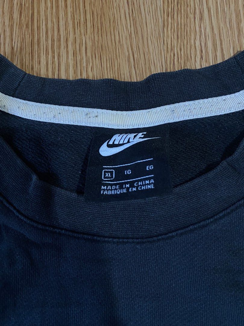 Nike Big Swoosh Sweater (Category: Coats, Jackets and Outerwear) located in Lapu Lapu. Submitted by jess12-25-20005 (Listing ID 1469284124, Image 2). Description: Authentic Complete tags Large best fit L26 W23 Condition: 9/10 Color rate: 9/10 .