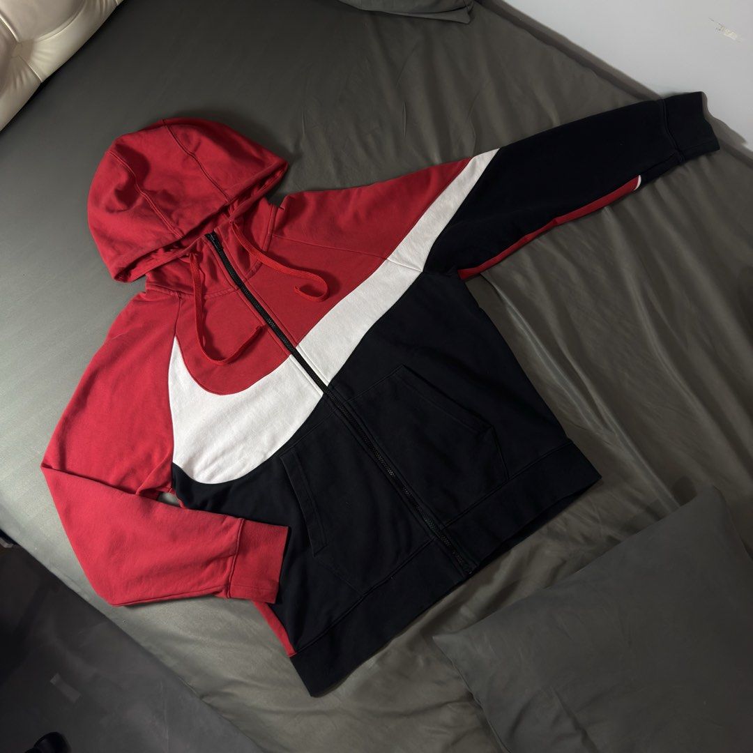 Nike Big Swoosh Tri-Color (Category: Hoodies) located in Caloocan City. Submitted by keithloren42640 (Listing ID 1469178156, Image 1). Description: L27 x W22 Color rate: 9.5/10 Fits L-XL no issue negotiable price .