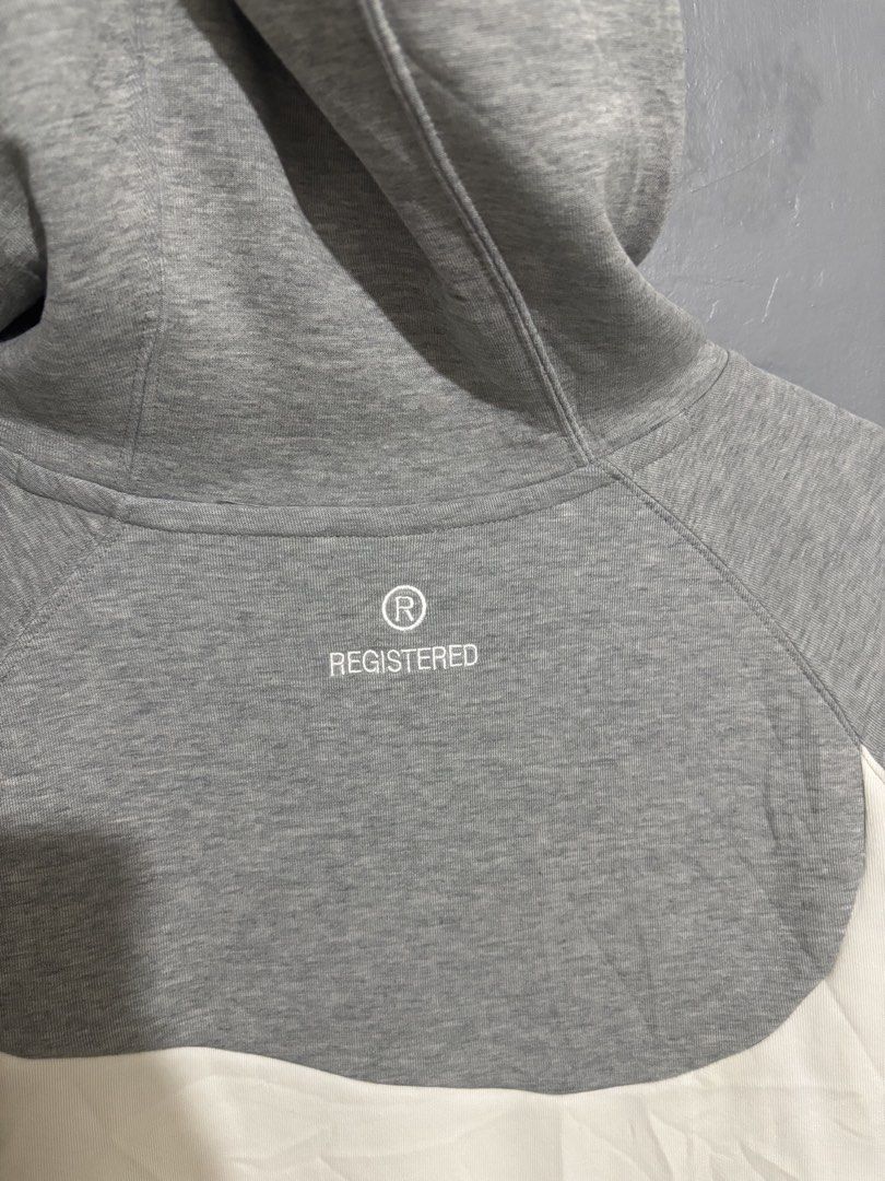 Nike Bigswoosh (Category: Coats, Jackets and Outerwear) located in Bacolor. Submitted by dandaofficial25 (Listing ID 1469226871, Image 3). Description: 27L 22W.