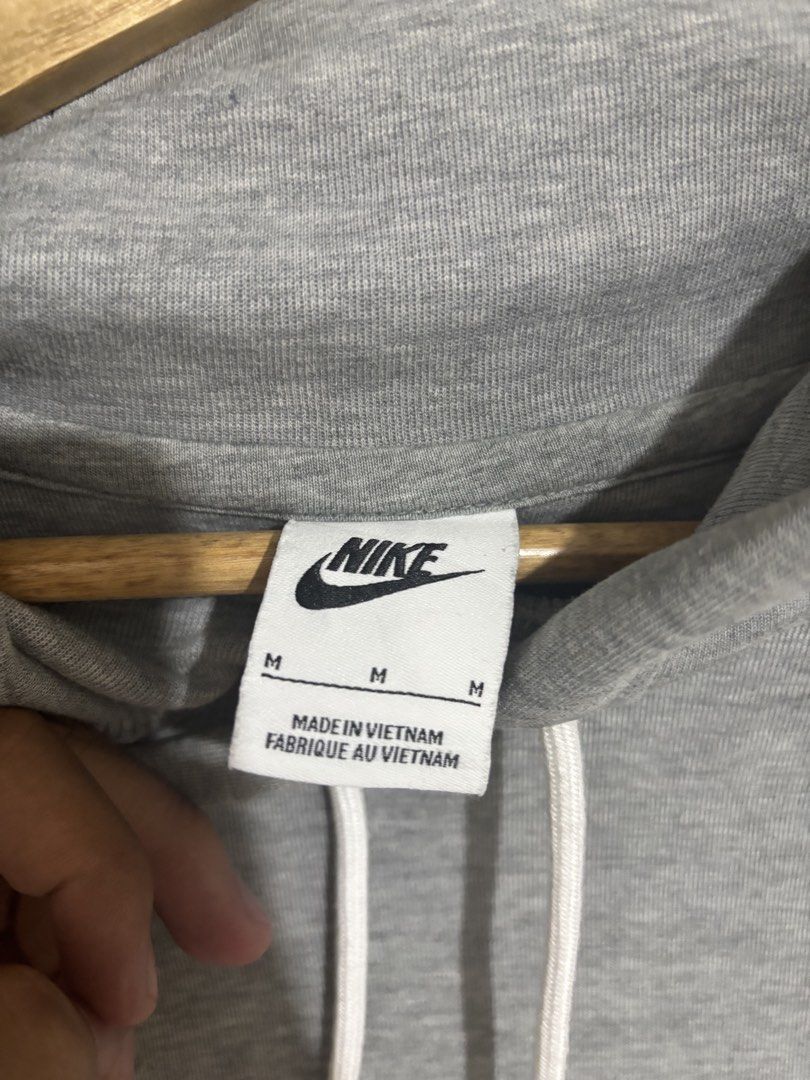Nike Bigswoosh (Category: Coats, Jackets and Outerwear) located in Bacolor. Submitted by dandaofficial25 (Listing ID 1469226871, Image 2). Description: 27L 22W.