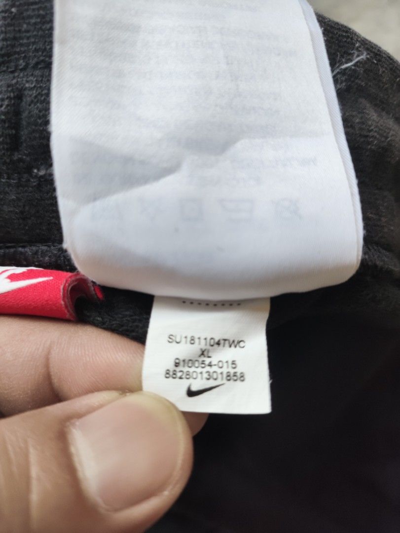 Nike Black White Colorblock Drawstring Shorts XL (Category: Shorts) located in Manila. Submitted by glenndejes07057 (Listing ID 1469300883, Image 3). Description: - Brand: Nike - Size: XL (refer to tag for exact measurements) - Color: Black and white with bold logo - Material: Comfortable cotton and spandex blend with stretch - Features: Adjustable drawstring waist and convenient side pockets.