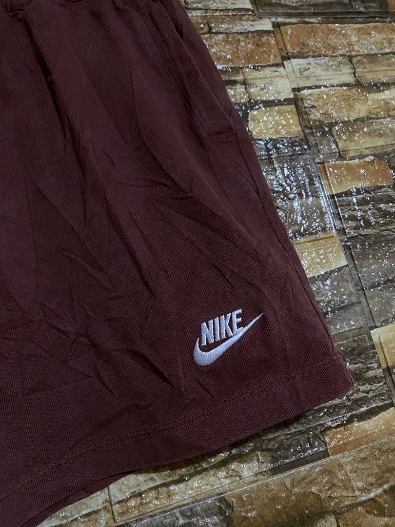 NIKE CHOCO BROWN COTTON SHORTS (Category: Shorts) located in Cebu City. Submitted by arsenyong (Listing ID 1469313938, Image 3). Description: Waist:28-32 Length :15 Hem :11 Good as new No issue .