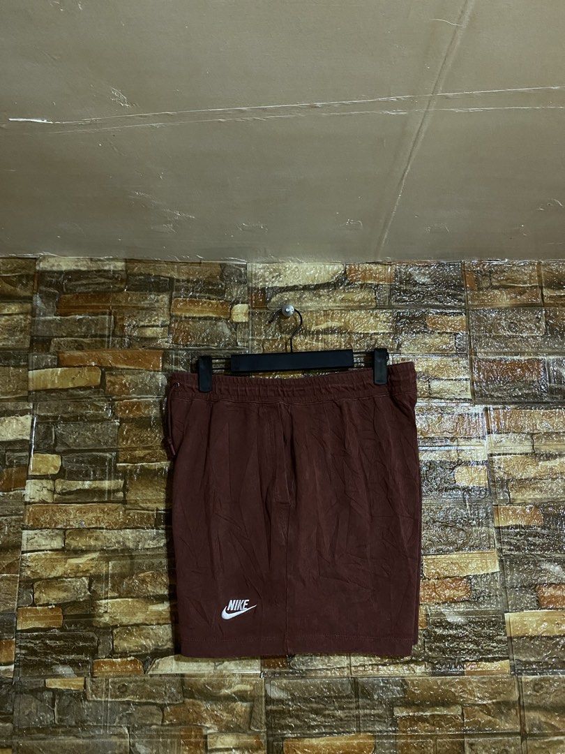NIKE CHOCO BROWN COTTON SHORTS (Category: Shorts) located in Cebu City. Submitted by arsenyong (Listing ID 1469313938, Image 1). Description: Waist:28-32 Length :15 Hem :11 Good as new No issue .