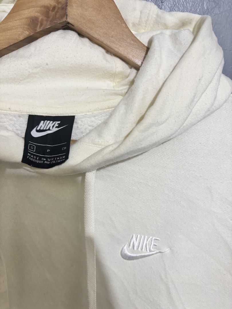 Nike ClubFleece Cream (Category: Coats, Jackets and Outerwear) located in Bacolor. Submitted by dandaofficial25 (Listing ID 1469227022, Image 2). Description: 27L 22W Lints.