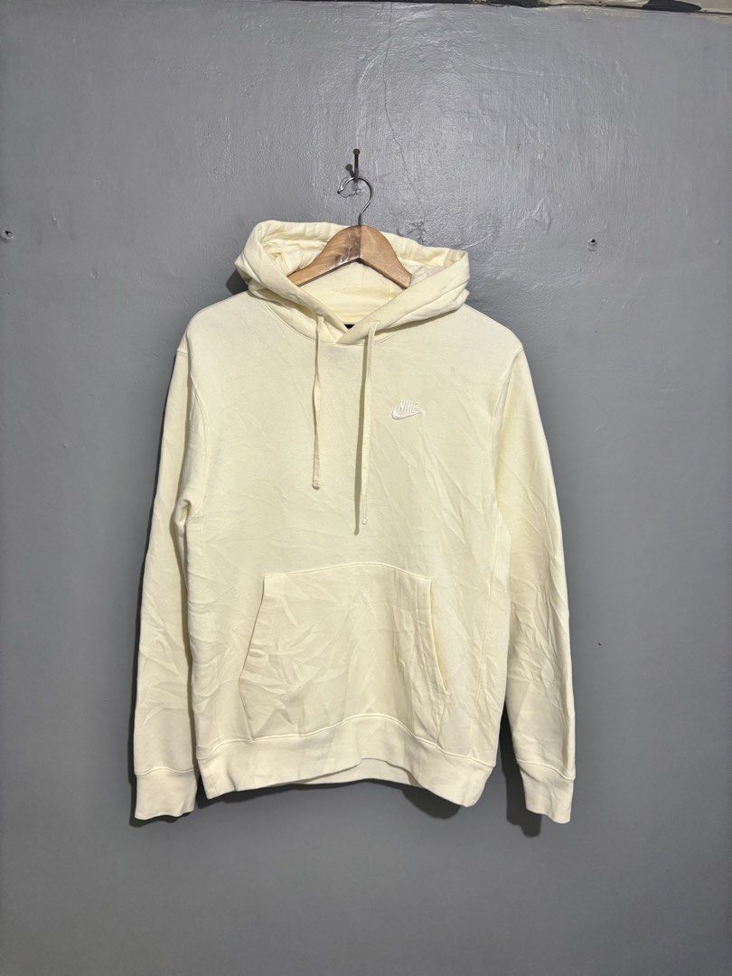 Nike ClubFleece Cream (Category: Coats, Jackets and Outerwear) located in Bacolor. Submitted by dandaofficial25 (Listing ID 1469227022, Image 1). Description: 27L 22W Lints.