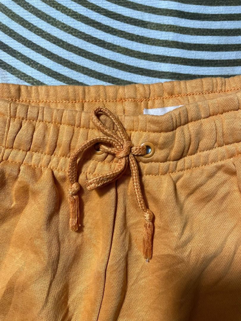 NIKE COTTON (Category: Shorts) located in Caloocan City. Submitted by vntgxlocalsph (Listing ID 1469301600, Image 3). Description: DIMES: 28-30x19.5x13 ISSUE: MINS LINTS .