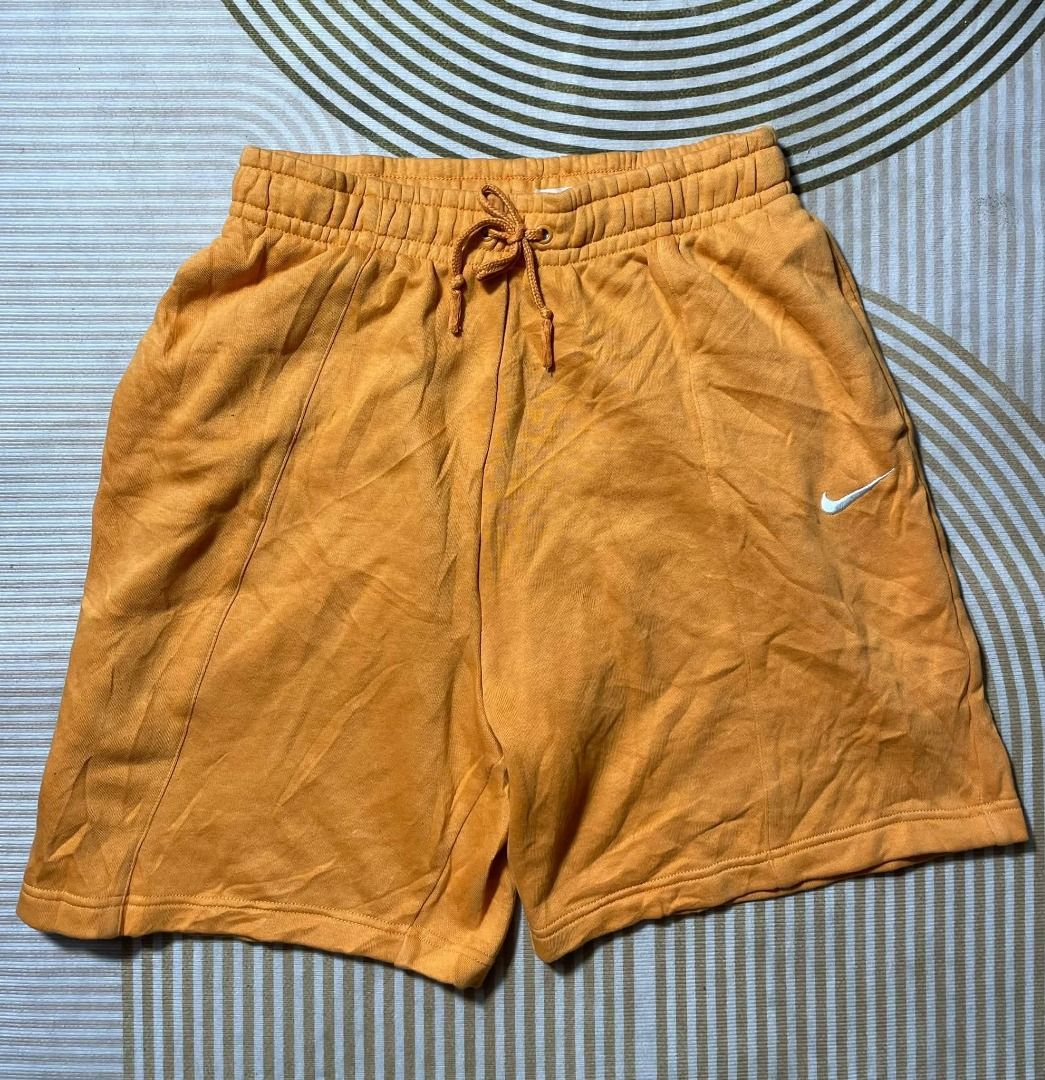 NIKE COTTON (Category: Shorts) located in Caloocan City. Submitted by vntgxlocalsph (Listing ID 1469301600, Image 1). Description: DIMES: 28-30x19.5x13 ISSUE: MINS LINTS .