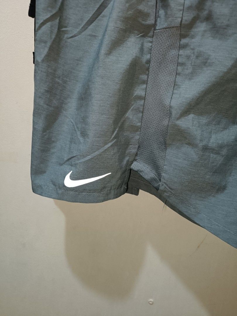 Nike Dri Fit Short (Category: Shorts) located in Makati City. Submitted by ivsseyow03 (Listing ID 1469278951, Image 2). Description: Grey Nike shorts with Dri-FIT technology to keep you dry during workouts. Size M, made in Thailand. Elastic waistband with drawstring for a secure fit. Breathable mesh side panels for extra airflow. Iconic white Nike swoosh printed near the hem. Great for running, gym sessions, or casual wear..