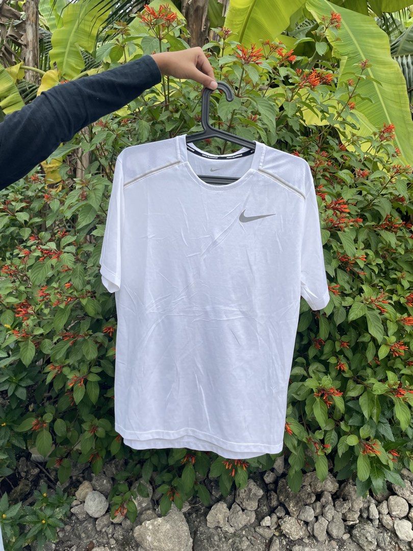 Nike Dry-Fit White Shirt (Category: Tshirts & Polo Shirts ) located in Cebu City. Submitted by flyasm3 (Listing ID 1469264962, Image 1). Description: don’t be shy send offers 🙂‍↕️, message for details 🫡.