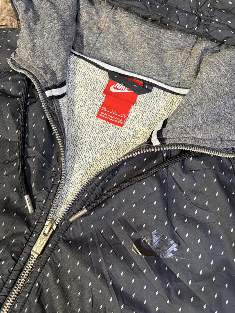 Nike Gray Patterned Zip-Up Hoodie XXL (Category: Hoodies) located in Manila. Submitted by _valuevault777 (Listing ID 1469178690, Image 2). Description: - Brand: Nike - Color: Dark gray and heather gray - Size: XXL (Standard Fit) - Origin: Made in Malaysia - Design: Patterned overlay on upper chest and hood - Features: Adjustable drawstrings, two secure front zip pockets, soft interior lining, ribbed cuffs and hem.