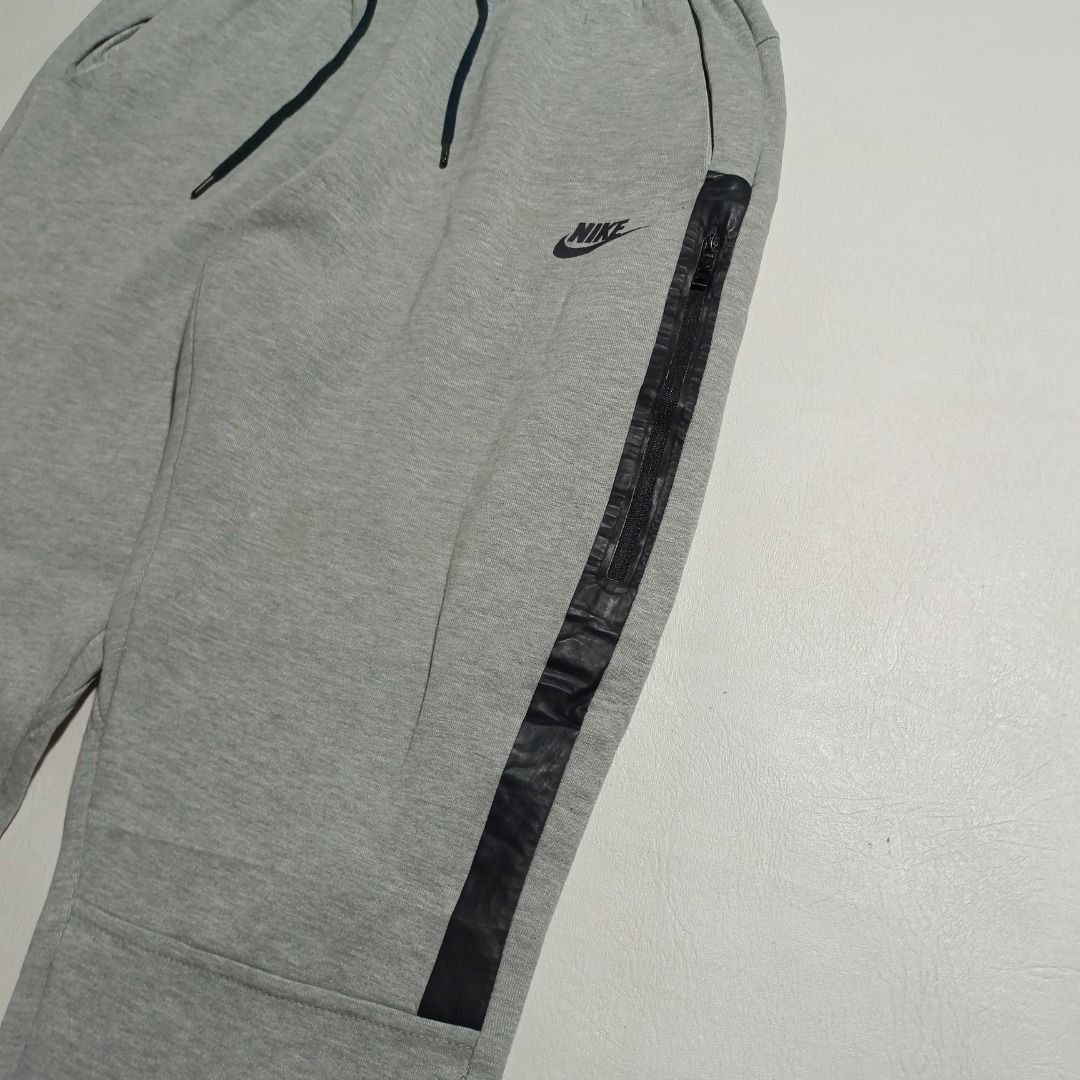 Nike Gray Techfleece Jogger🩶 (Category: Joggers) located in Baguio. Submitted by freshmarket_2600 (Listing ID 1469169042, Image 2). Description: 580+sf.