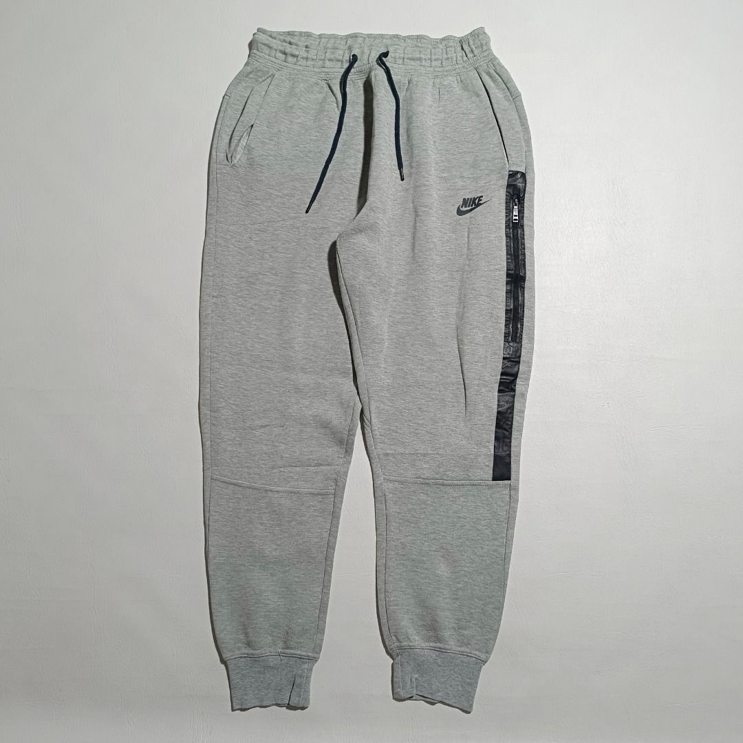 Nike Gray Techfleece Jogger🩶 (Category: Joggers) located in Baguio. Submitted by freshmarket_2600 (Listing ID 1469169042, Image 1). Description: 580+sf.