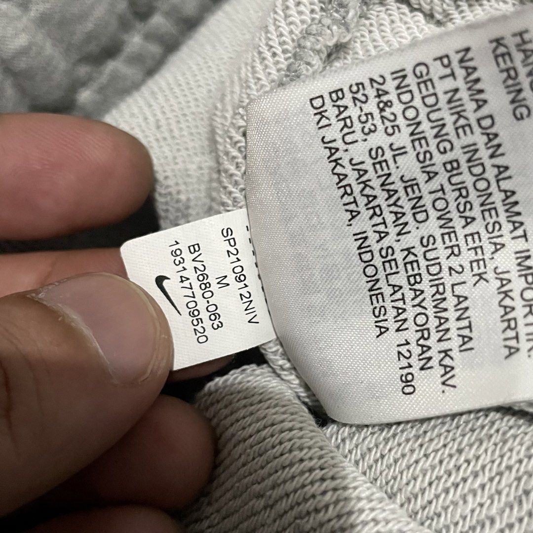 Nike Grey Sweatpants Medium 28-34 x 36.5 (Category: Joggers) located in Porac. Submitted by good.thriftsph (Listing ID 1469162230, Image 3). Description: Nike Grey Sweatpants M on tag 28-34 waist 36.5 length Jogger Type Hem Like New Condition Gcash•JNT•pOrac pampanga.