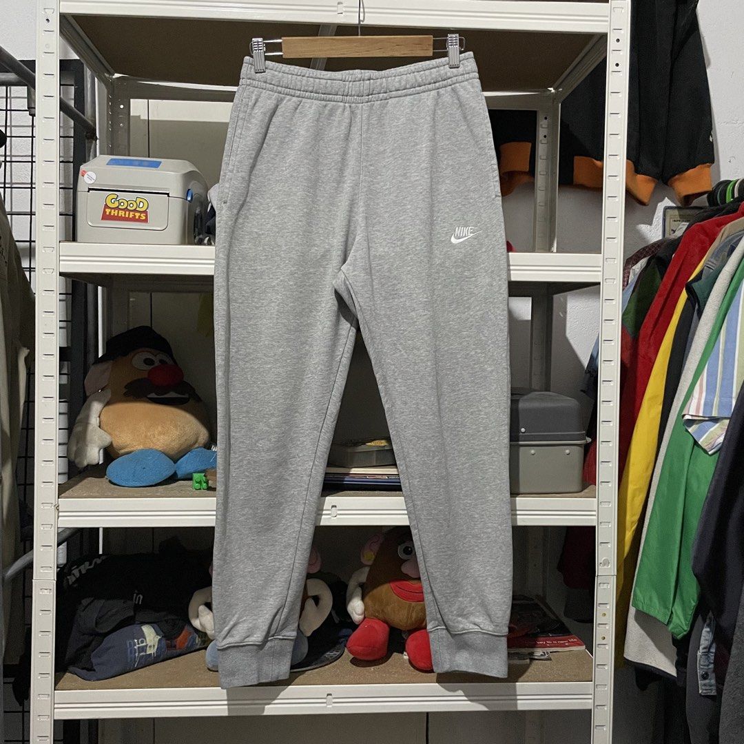 Nike Grey Sweatpants Medium 28-34 x 36.5 (Category: Joggers) located in Porac. Submitted by good.thriftsph (Listing ID 1469162230, Image 1). Description: Nike Grey Sweatpants M on tag 28-34 waist 36.5 length Jogger Type Hem Like New Condition Gcash•JNT•pOrac pampanga.