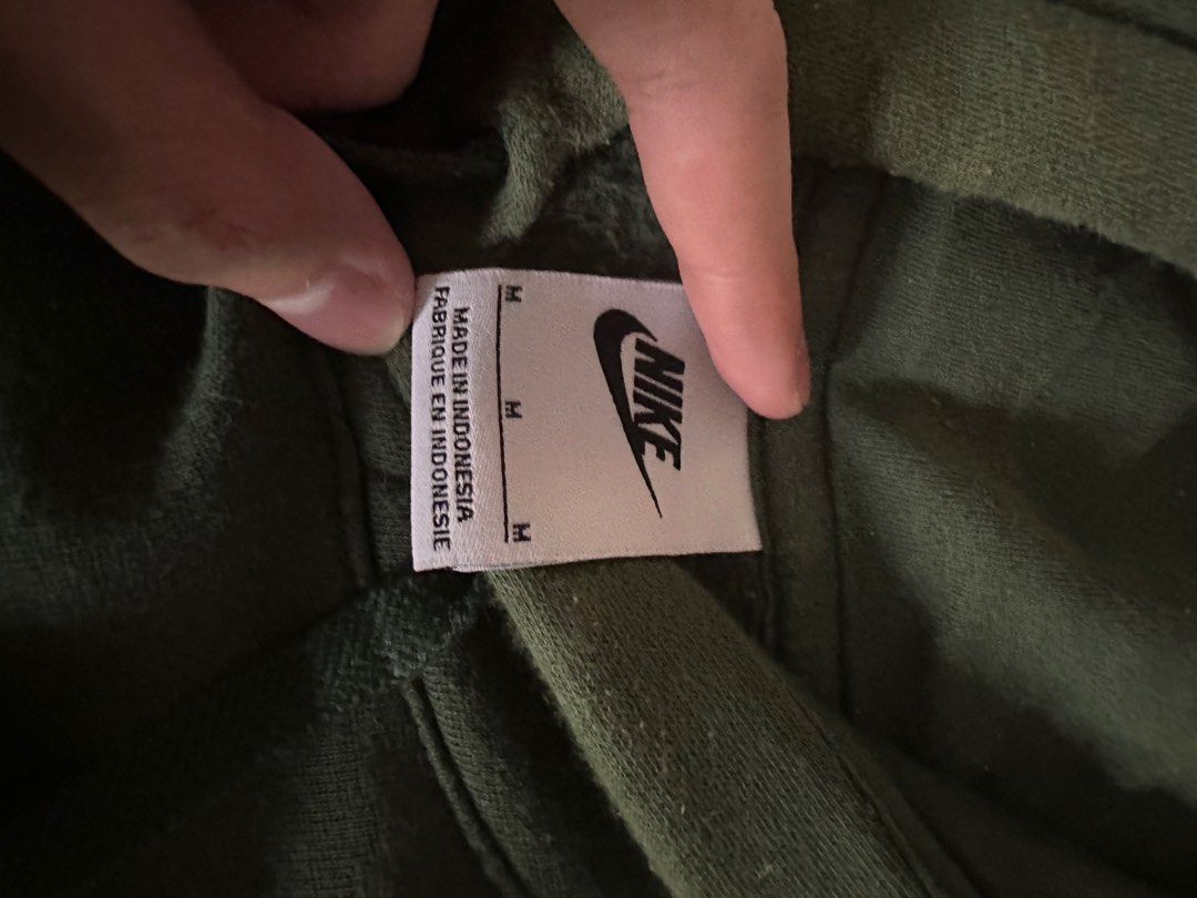 nike hoodie for sale (Category: Hoodies) located in Manila. Submitted by enriquemunoz (Listing ID 1469206913, Image 2). Description: size: m no issue.