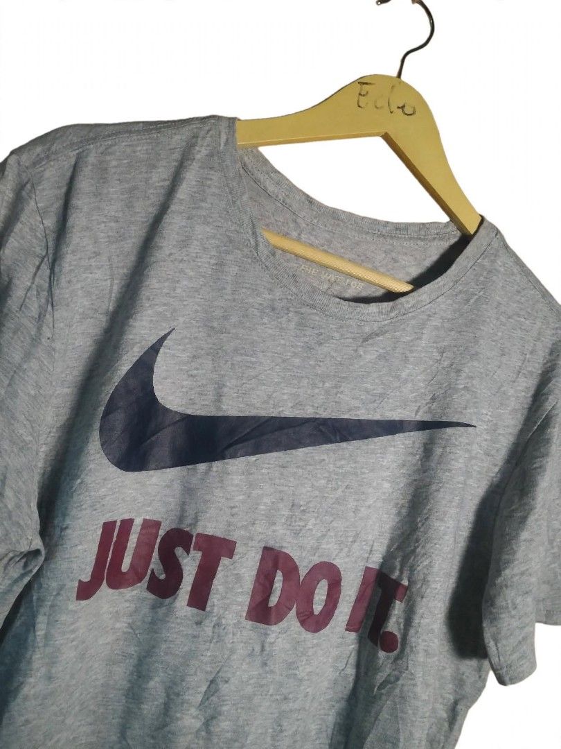Nike Just Do It Grey T-Shirt (Category: Tshirts & Polo Shirts ) located in Digos. Submitted by echooo123 (Listing ID 1469240266, Image 3). Description: WTS: EKIN JUST DO IT MID CHECK💎 Size: Medium Dimes: 20x26 Good Condition Need wash Solid over all Cr: 9.5/10 .