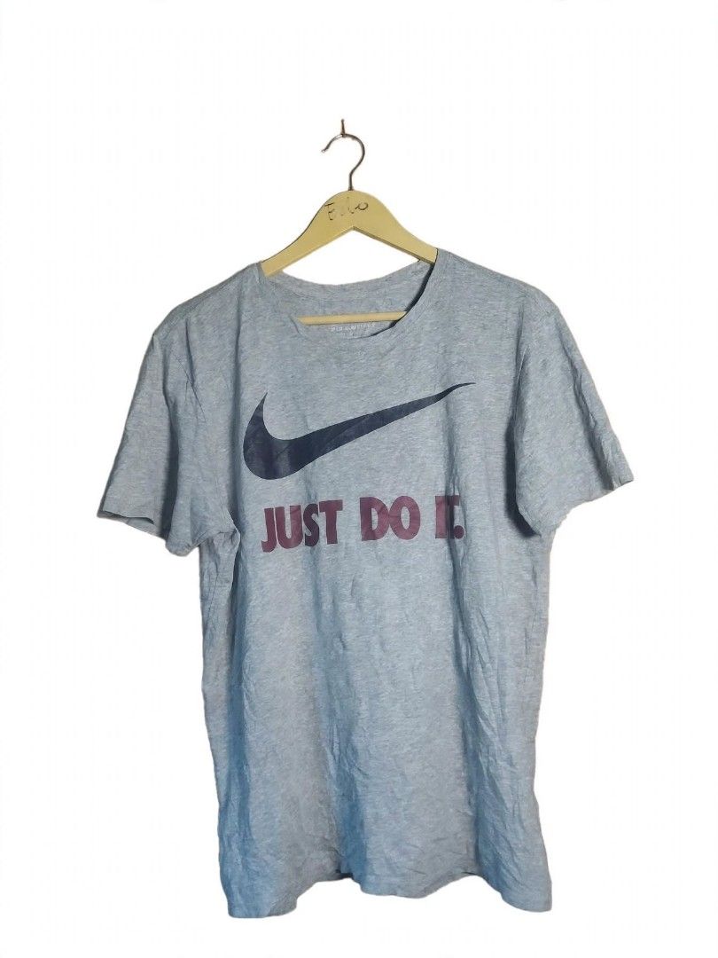 Nike Just Do It Grey T-Shirt (Category: Tshirts & Polo Shirts ) located in Digos. Submitted by echooo123 (Listing ID 1469240266, Image 1). Description: WTS: EKIN JUST DO IT MID CHECK💎 Size: Medium Dimes: 20x26 Good Condition Need wash Solid over all Cr: 9.5/10 .