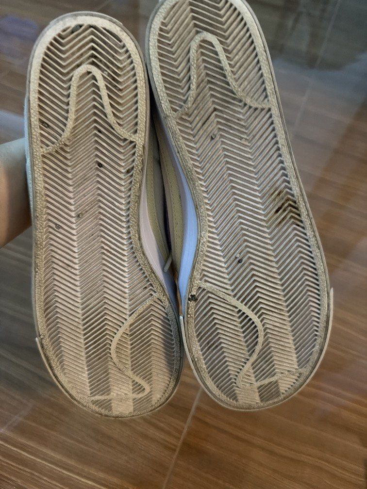 Nike mules (Category: Sneakers) located in Quezon City. Submitted by bloompicks (Listing ID 1469315439, Image 3). Description: No flaws, just needs to be cleaned. .