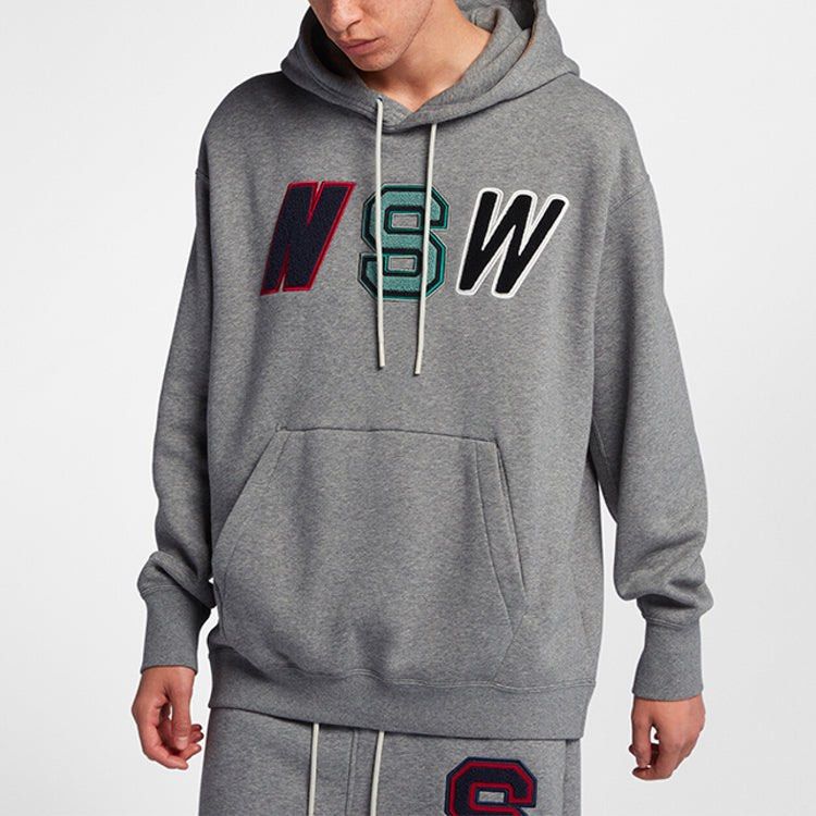 Nike NSW Hoodie (Category: Coats, Jackets and Outerwear) located in Taytay. Submitted by leanmark103093 (Listing ID 1469288727, Image 1). Description: Naykee Fleece lined NSW Hoodie Jacket Medium on tag W26 L29 Excellent Condition No issue 1k.