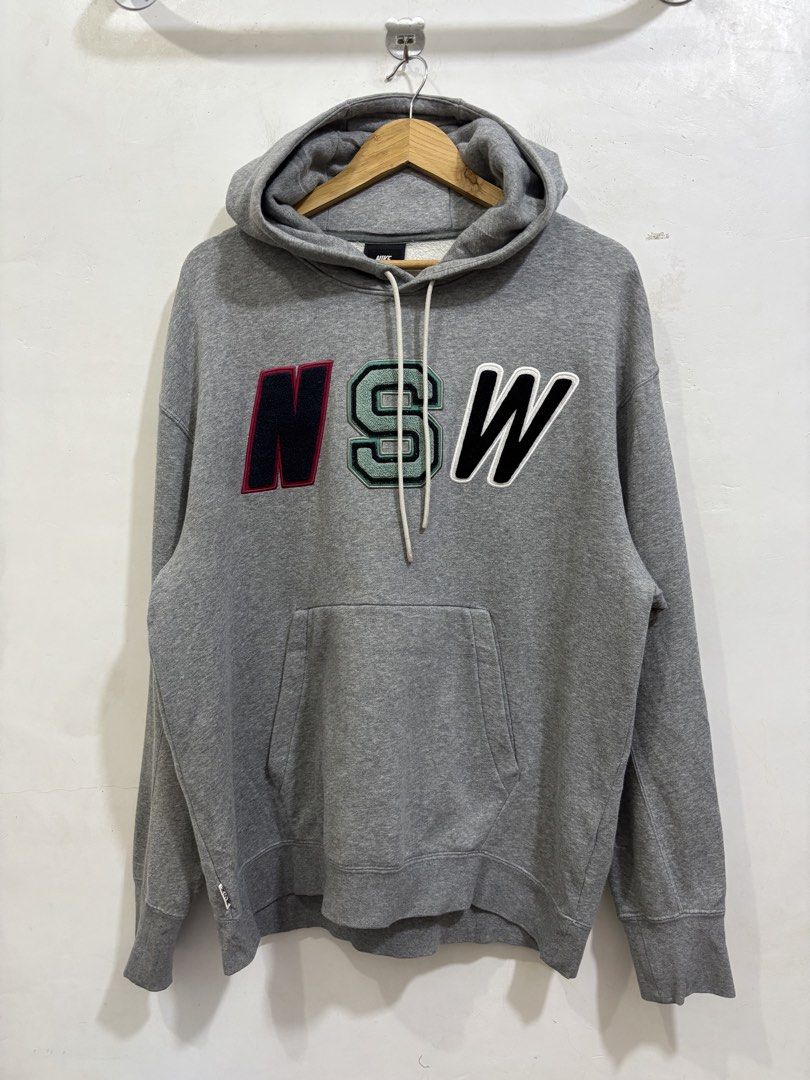 Nike NSW Hoodie (Category: Coats, Jackets and Outerwear) located in Taytay. Submitted by leanmark103093 (Listing ID 1469288727, Image 2). Description: Naykee Fleece lined NSW Hoodie Jacket Medium on tag W26 L29 Excellent Condition No issue 1k.