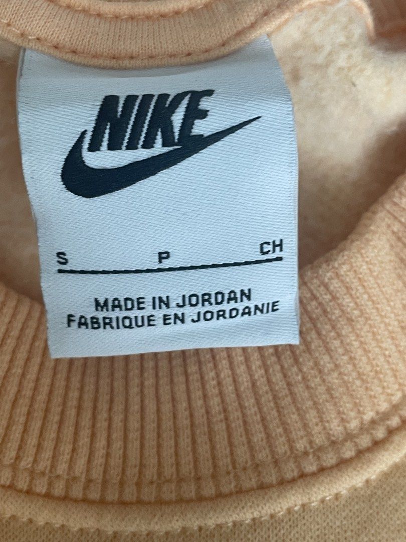 Nike Peach Crewneck Sweatshirt Size S (Category: Coats, Jackets and Outerwear) located in Angono. Submitted by marketplacesellerph610 (Listing ID 1469164485, Image 2). Description: Authentic - Brand/Model: Nike crewneck sweatshirt - Color: Peach - Size: Small (Made in Jordan) - Details: Embroidered mini swoosh, soft fleece lining, ribbed collar, cuffs, and hem - Condition: Great basic layering piece, but has a small hole on the fabric as pictured
