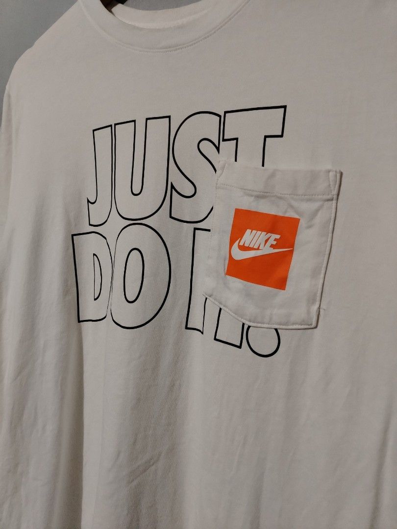 Nike Pocket tee (Category: Tshirts & Polo Shirts ) located in Bocaue. Submitted by adrianberi35876 (Listing ID 1469247086, Image 3). Description: Nike Width:21 Length:27.8 Condition:9/10 Color Rate:9/10 Issue:🚫 📩📩📩.
