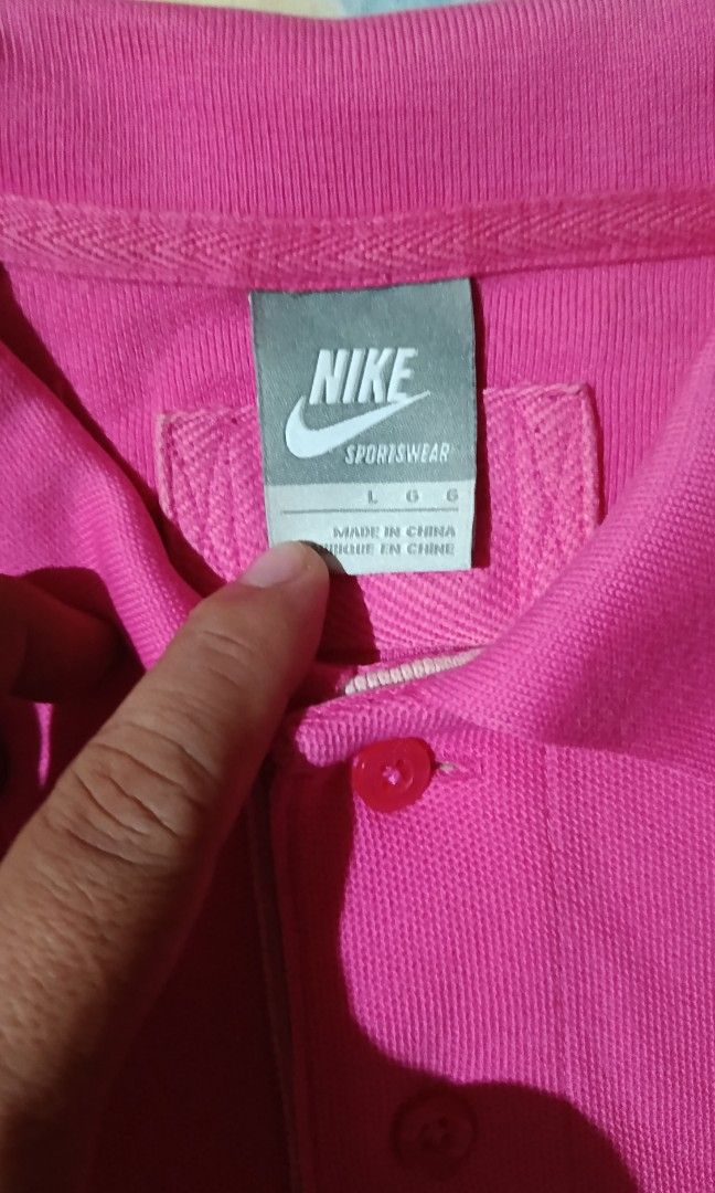 Nike Polo Shirt (Category: Tshirts & Polo Shirts ) located in Veruela. Submitted by zachysthrift05 (Listing ID 1469298106, Image 3). Description: Dimes: 21 x 27.5 Excellent Condition No Issues CR: 9.8/10.