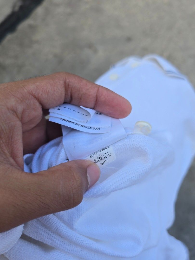 Nike Polo Shirts (Category: Tshirts & Polo Shirts ) located in Bacolod City. Submitted by new_eddecatoria (Listing ID 1469213843, Image 3). Description: medium on tag dimes 18x28 excellent condition no issue.