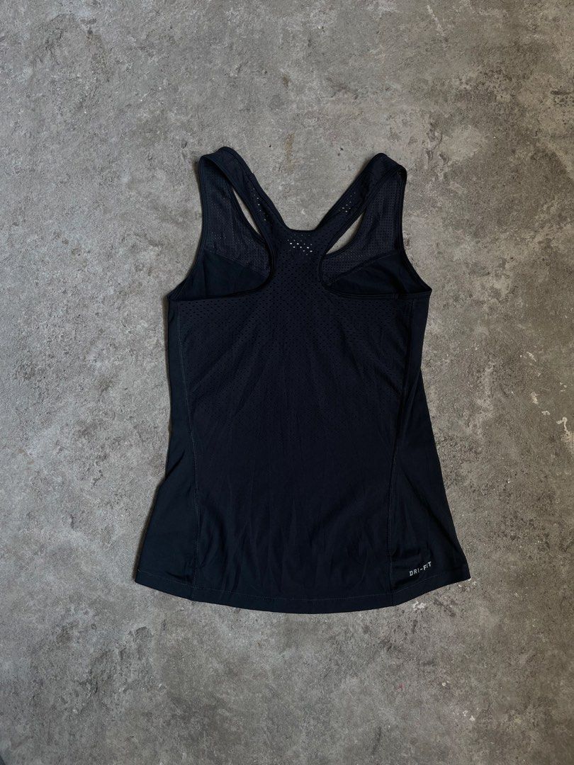 Nike Pro Dri-Fit (Category: Sleeveless) located in Polomolok. Submitted by michaelorodio9504 (Listing ID 1469182356, Image 2). Description: Width 15 Length 22-24 Size Medium No issue Excellent 9.5/10 Color rate.