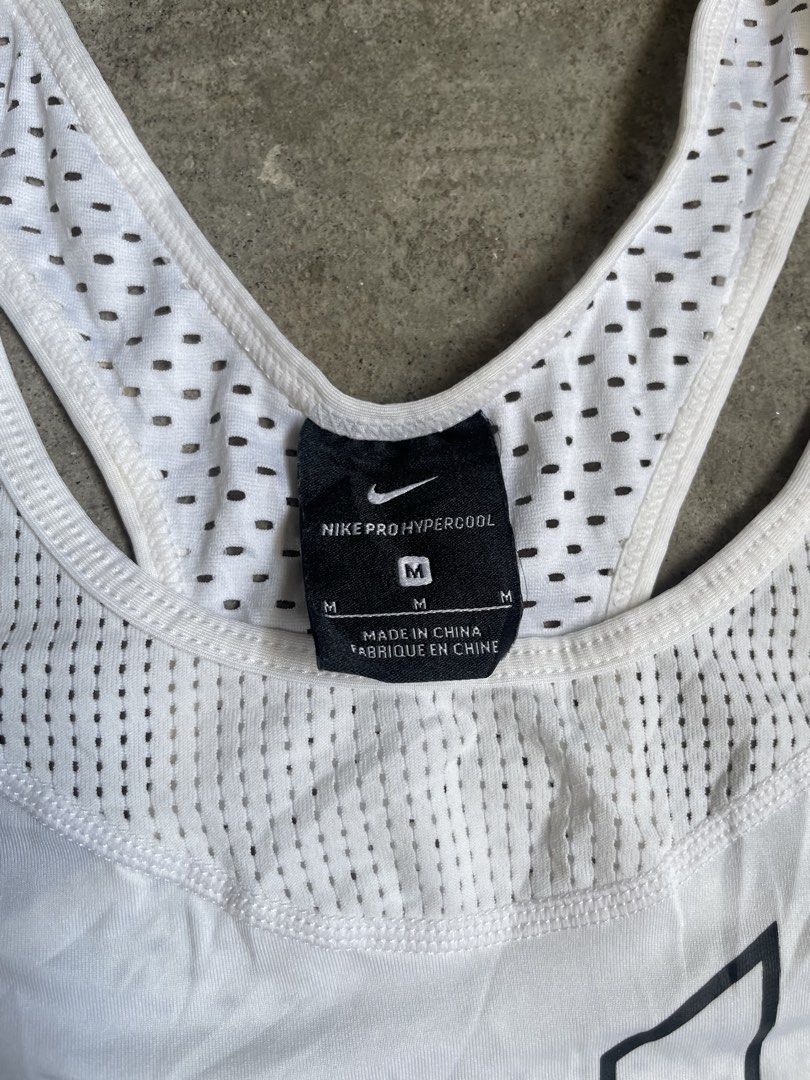 Nike Pro Hypercool (Category: Sleeveless) located in Polomolok. Submitted by michaelorodio9504 (Listing ID 1469182159, Image 3). Description: Width 15 Length 22-24 Size Medium No issue Excellent 9.8/10 Color rate.