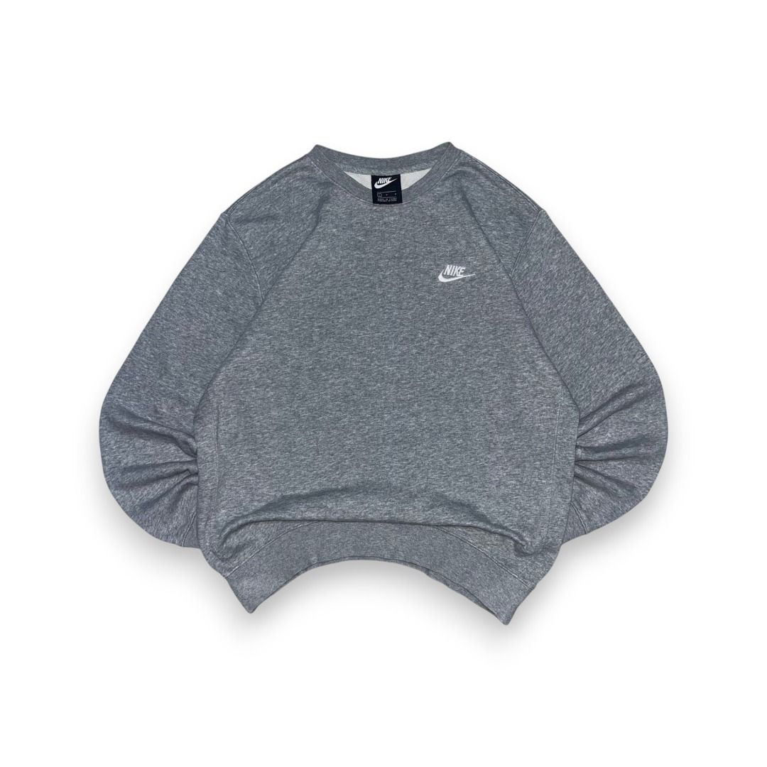 NIKE PULLOVER SWEATSHIRT (Category: Coats, Jackets and Outerwear) located in Quezon. Submitted by ejay.thrift.clothes (Listing ID 1469372121, Image 1). Description: FREEE SHIPPING LARGE 23 X 27 NO ISSUE COLOR RATE: 10/10 AS NEW CONDITION FRESHLY WASH READY TO WEAR # 623.