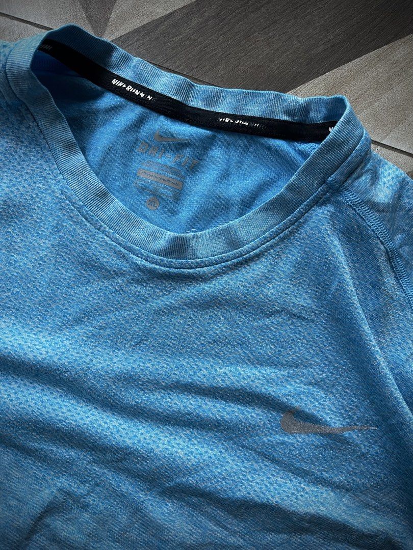 Nike Running (Category: Activewear) located in Pagadian. Submitted by thrift.wrld (Listing ID 1469256835, Image 2). Description: Nike Running Dimensions: • Width: 20.5 • Length: 26.5 Drop Prices: • Mine: 350 + ₱9O shipping fee (sf) Details: • 1O/1O Color rate • Hairlines logo, Good condition, zero flaws • Need wash.