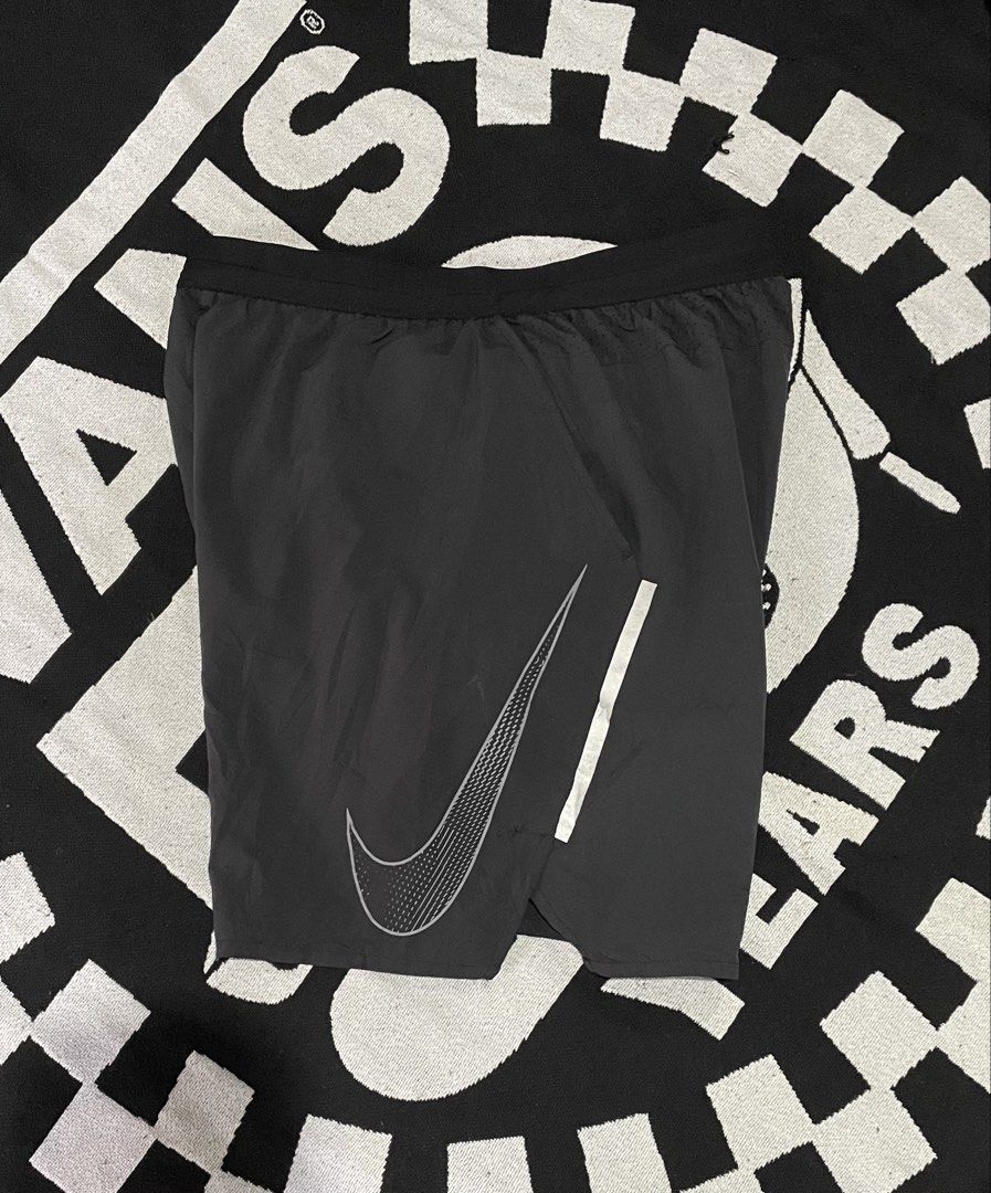 NIKE RUNNING SHORT (Category: Shorts) located in Kalibo. Submitted by kramyar09 (Listing ID 1469287624, Image 1). Description: LIKE NEW CONDI.