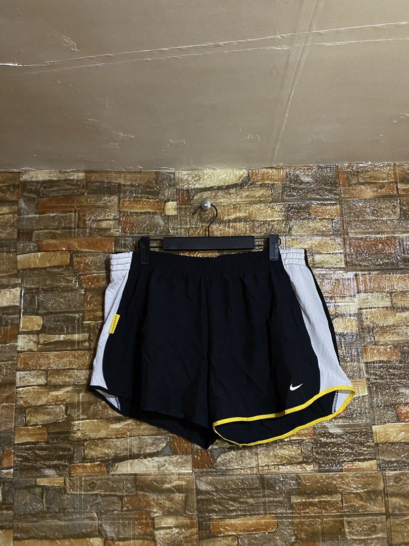 NIKE RUNNING WOMENS DRIFIT SHORTS (Category: Shorts) located in Cebu City. Submitted by arsenyong (Listing ID 1469312545, Image 2). Description: Waist:32 Length :11 Hem :12 Excellent No issue .