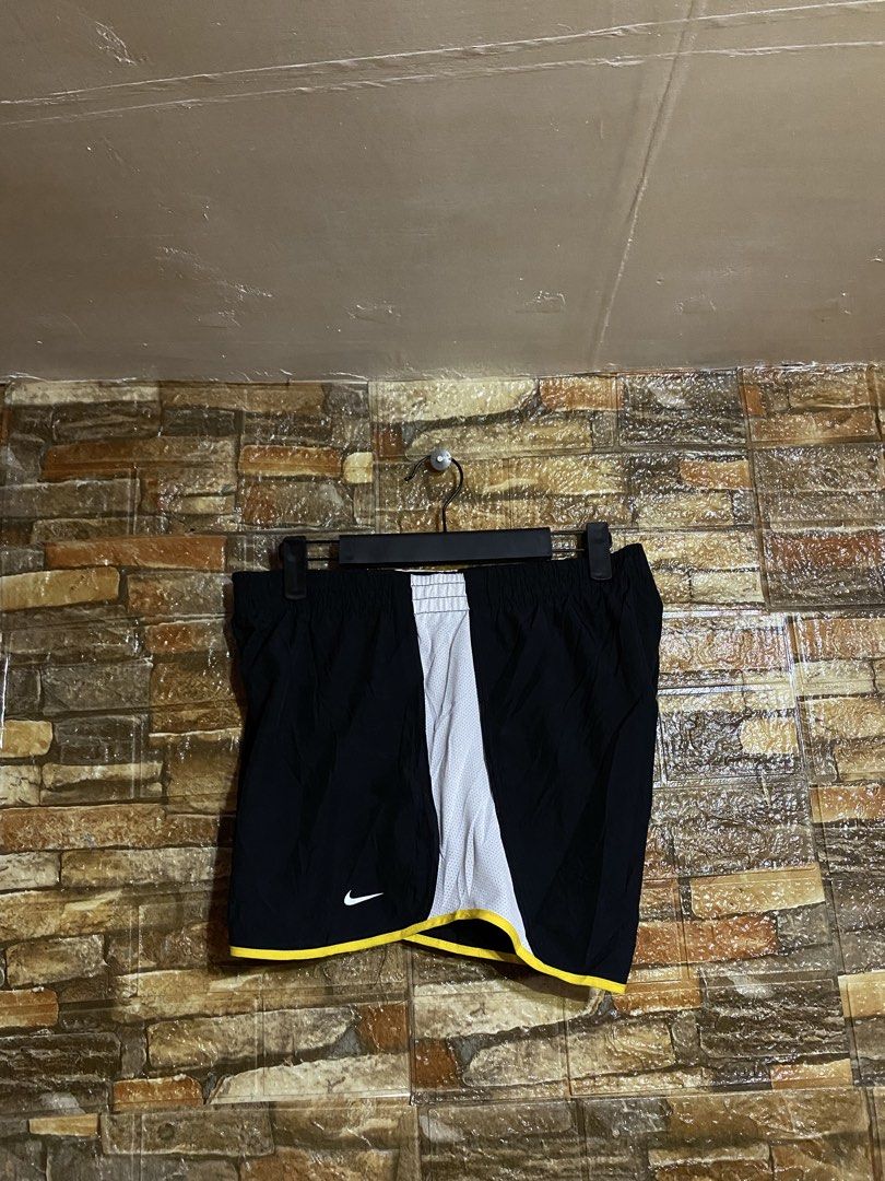 NIKE RUNNING WOMENS DRIFIT SHORTS (Category: Shorts) located in Cebu City. Submitted by arsenyong (Listing ID 1469312545, Image 1). Description: Waist:32 Length :11 Hem :12 Excellent No issue .