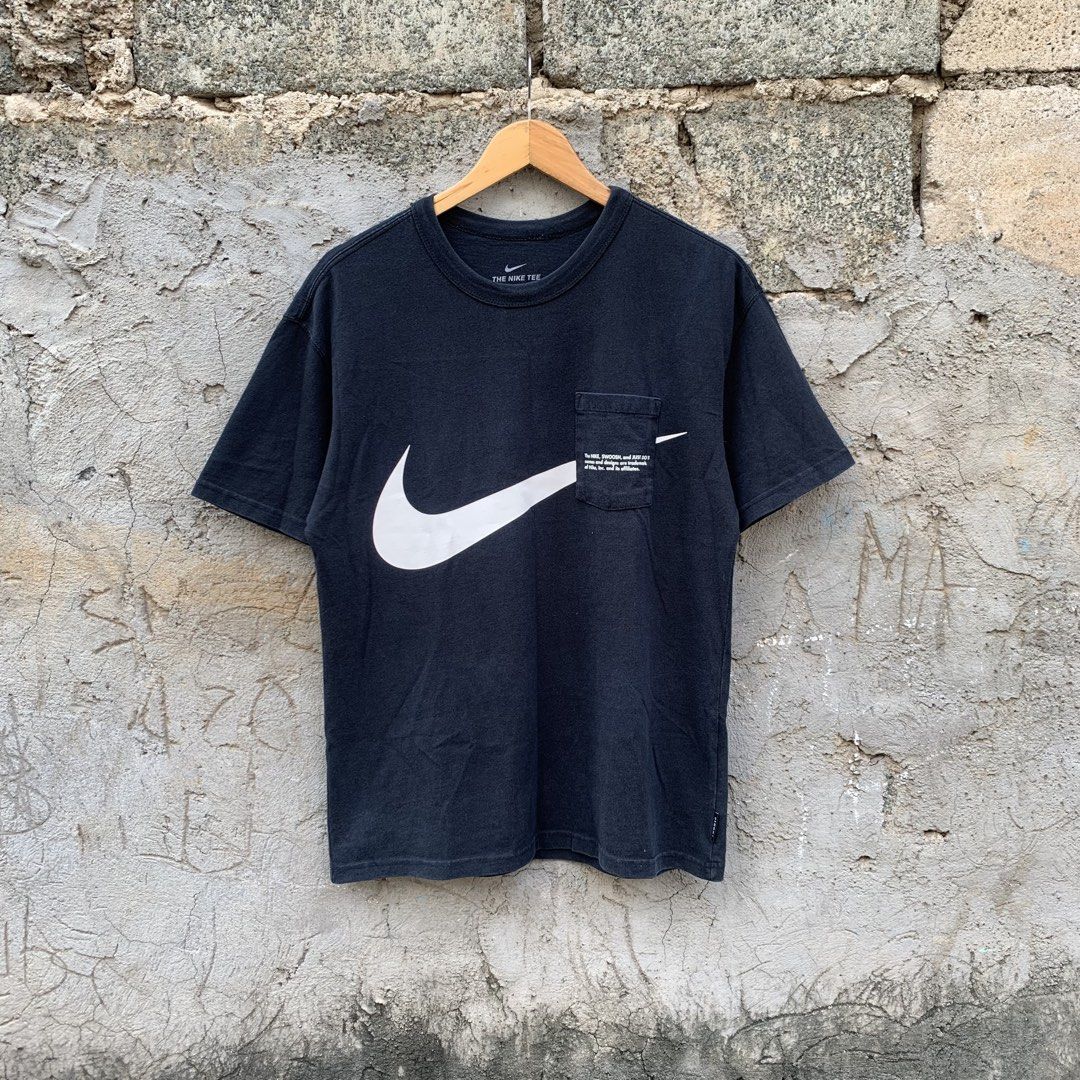 Nike Shoosh Pocket tee (Category: Tshirts & Polo Shirts ) located in Manila. Submitted by _thrift.clothes._ (Listing ID 1469167922, Image 1). Description: Size:Medium No issue.