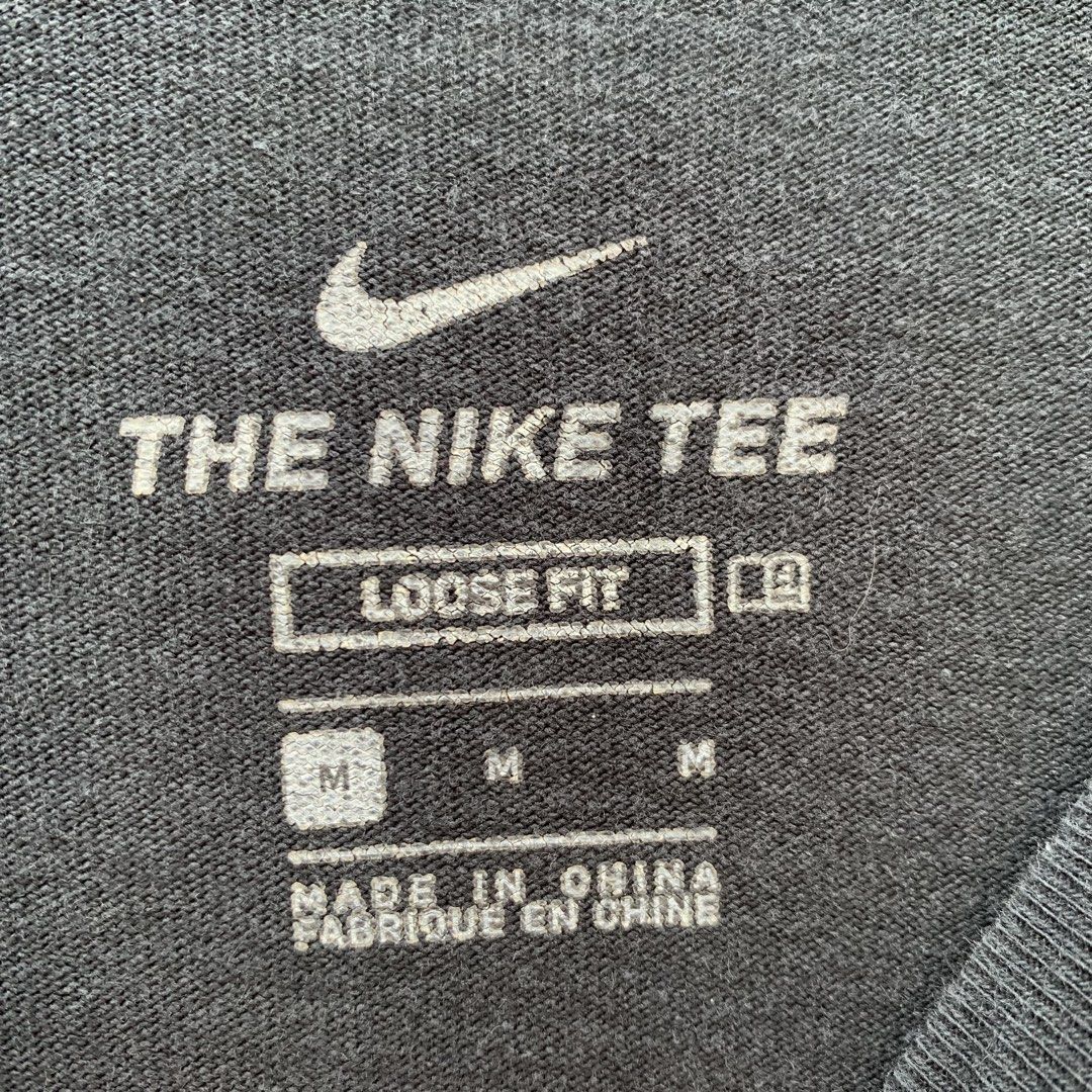Nike Shoosh Pocket tee (Category: Tshirts & Polo Shirts ) located in Manila. Submitted by _thrift.clothes._ (Listing ID 1469167922, Image 2). Description: Size:Medium No issue.