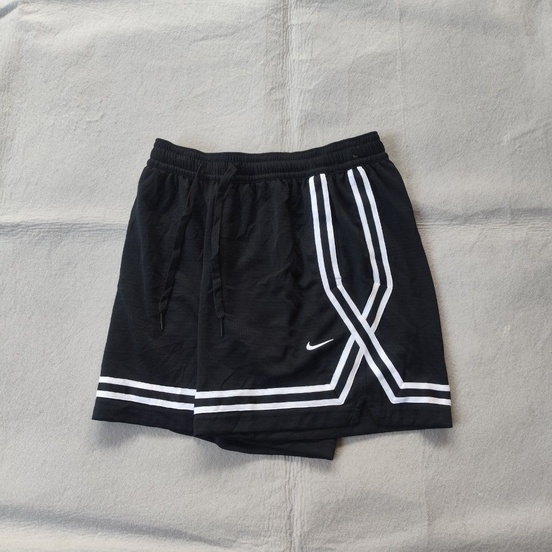 Nike Short (Category: Activewear) located in Balamban. Submitted by winston.jude (Listing ID 1469246640, Image 2). Description: small waist:28-32 length:15.5 leg opening:13 like new condition no issues 650+sf🤝.