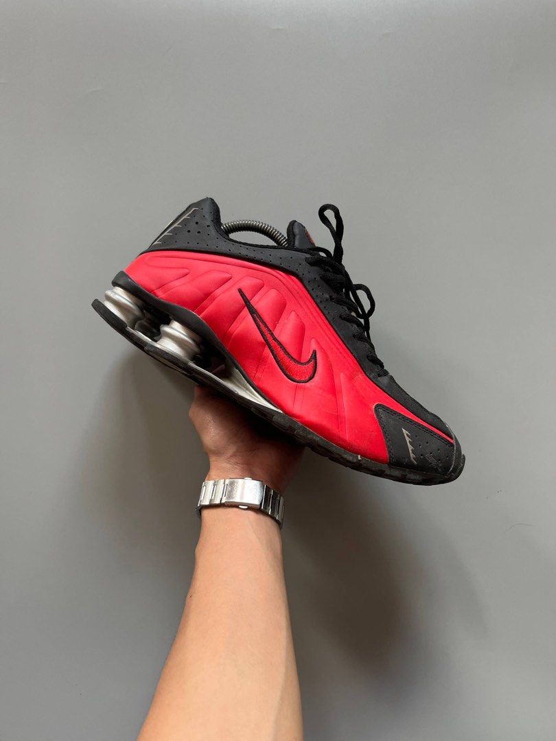 NIKE SHOX R4 UNIVERSITY RED (9US) (Category: Sneakers) located in Baguio. Submitted by grabUrPairs (Listing ID 1469273805, Image 1). Description: EXCELLENT SIGNS OF USAGE 9US/27CM PAIR ONLY .