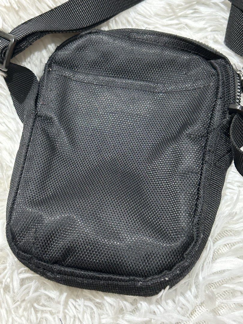 Nike Sling Bag (Category: Sling Bags) located in Pasig City. Submitted by minminreyn (Listing ID 1469219953, Image 3). Description: Nike sling Bag Well used Manage your expectations Issue: posted pics na po Cavite Jnt Only (Mon to Sat) Siena College of Delmonte Ave. Qc Meet up or lalamove (Sunday only).