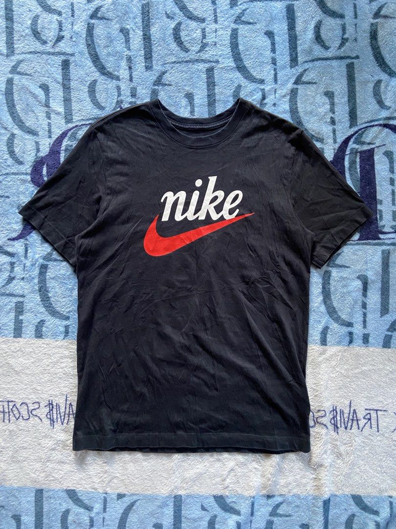 NIKE SPORTSWEAR LARGE LOGO TSHIRT (Category: Tshirts & Polo Shirts ) located in Davao. Submitted by re.wornn (Listing ID 1469218562, Image 1). Description: •LARGE W18 L27 •COLOR RATE:9/10 •EXCELLENT CONDITION 🏷️350 ADD SHIP 📩DM.