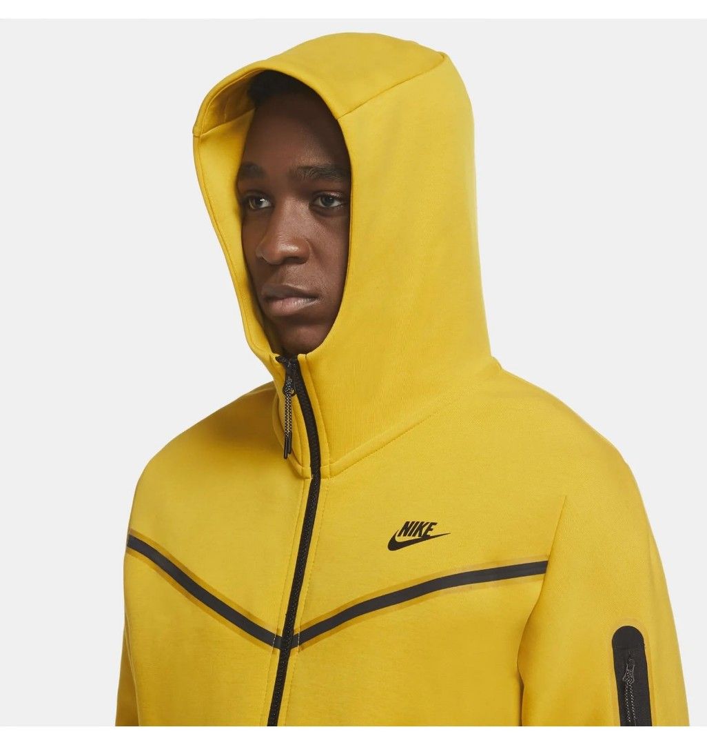 Nike Sportswear Techfleece (Category: Activewear) located in Manila. Submitted by joshua_varona11 (Listing ID 1469195871, Image 1). Description: Nike Sportswear Techfleece - Size: Small to Medium - Dimension: 21W x 27L - Good as new - No issue - Authentic 💯 - Complete tags ✅ DM if interested.