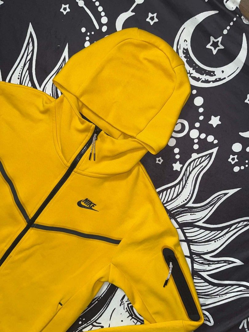 Nike Sportswear Techfleece (Category: Activewear) located in Manila. Submitted by joshua_varona11 (Listing ID 1469195871, Image 3). Description: Nike Sportswear Techfleece - Size: Small to Medium - Dimension: 21W x 27L - Good as new - No issue - Authentic 💯 - Complete tags ✅ DM if interested.