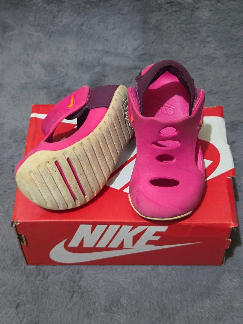 Nike Sunray Protect 3 (Category: Babies & Kids Fashion) located in Bulacan. Submitted by gtrvddg (Listing ID 1469223817, Image 2). Description: - Brand: Nike - Model: Sunray Protect 3 (Style Code: DH9465 602) - Colorway: Pink Prime, Kumquat, and Sangria - Size: US 7C | UK 6.5 | CM 13 | BR 22.5 | EUR 23.5 - Design: Closed-toe toddler sandals with breathable side cutouts and easy hook-and-loop strap closure - Condition: Yellowish sole, shoes has be